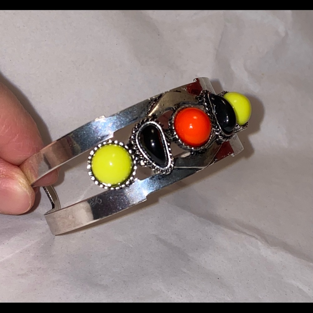 Two cuff bracelets - Picture 4 of 8